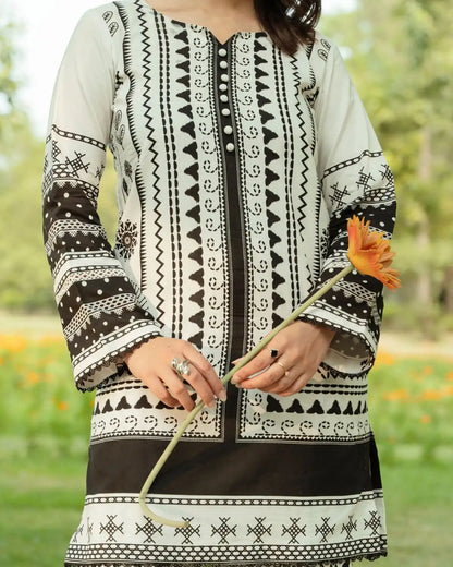 MONOCHROME TAILS DR-03