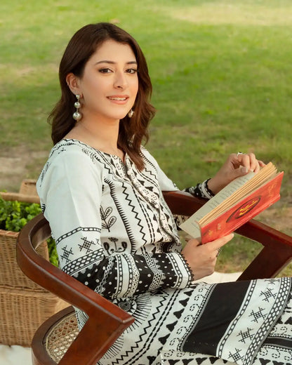 MONOCHROME TAILS DR-03