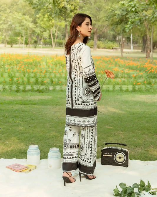 MONOCHROME TAILS DR-03